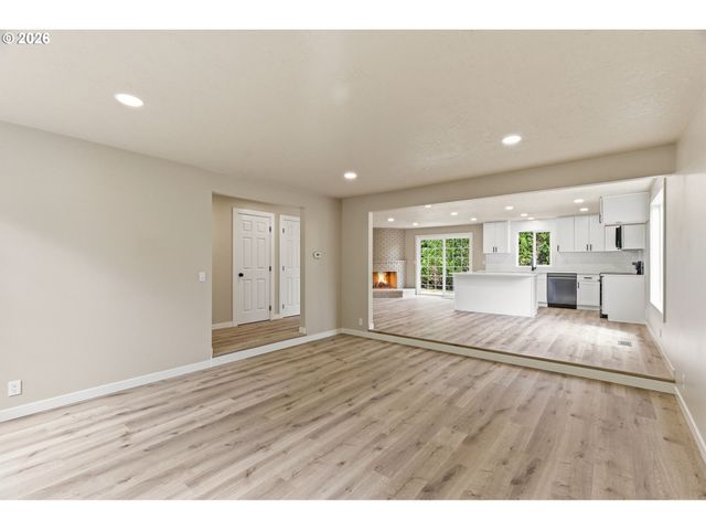 1015 CUNNINGHAM Ln, Salem, OR 97302
