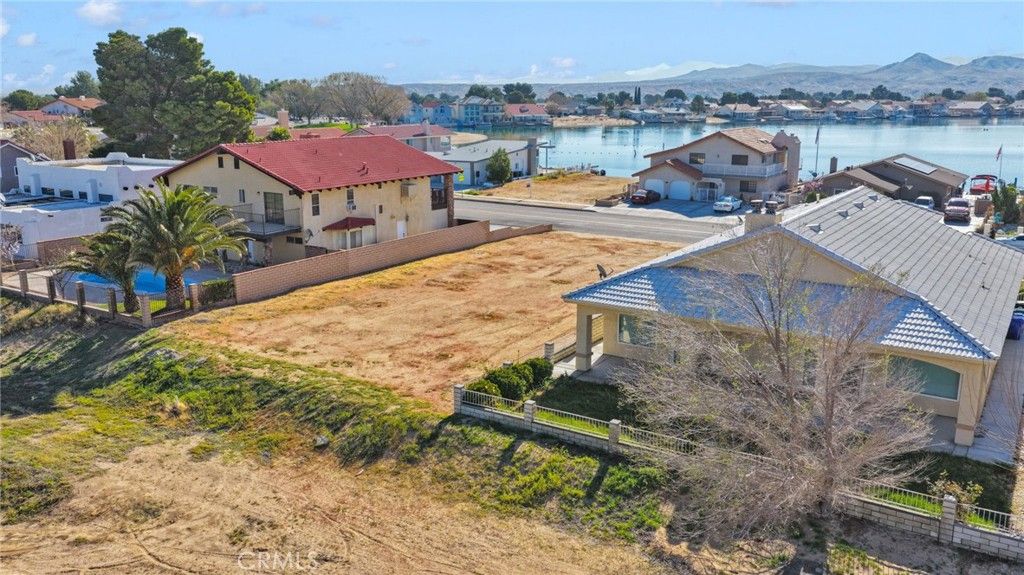 Image 10 of property listing at 27654 Silver Lakes, Helendale, CA 92342