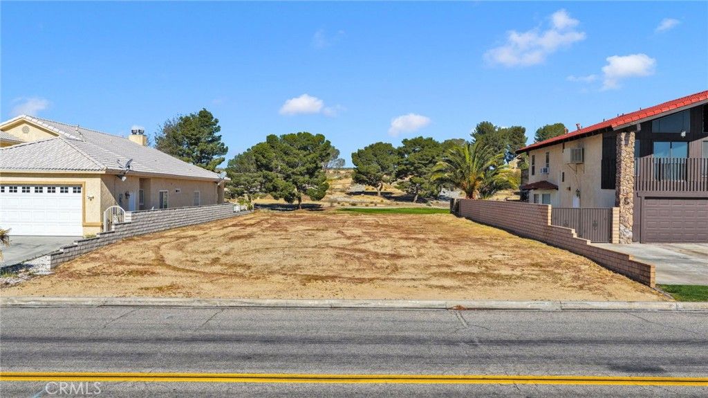 Image 7 of property listing at 27654 Silver Lakes, Helendale, CA 92342