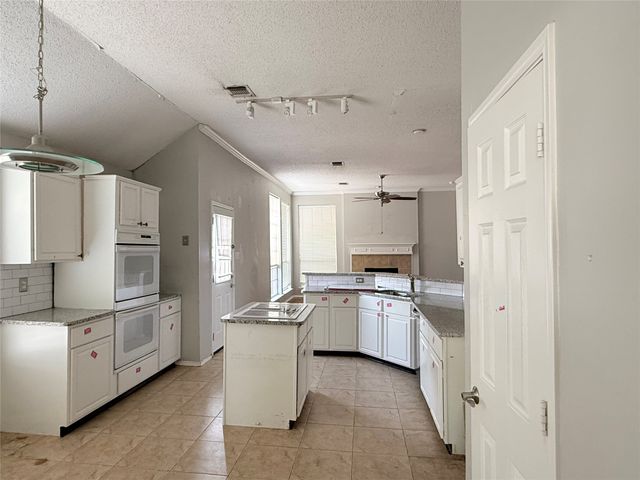 7960 Salmon Run Way, Fort Worth, TX 76137