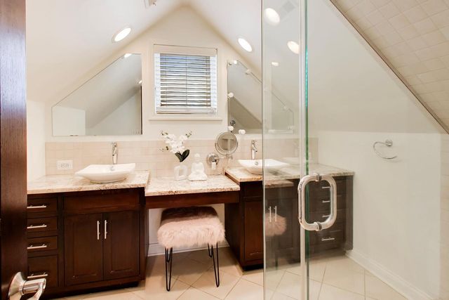 1622 N 75th Avenue, Elmwood Park, IL 60707