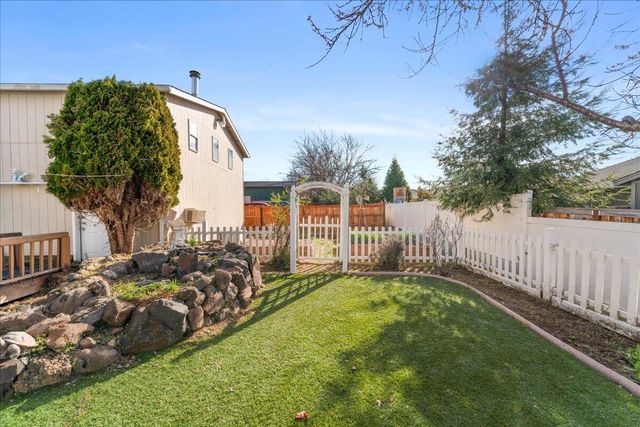 206 Eagle View Drive, Eagle Point, OR 97524