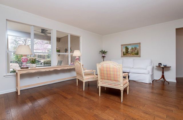 290 Whispering Wind DR, Georgetown, TX 78633