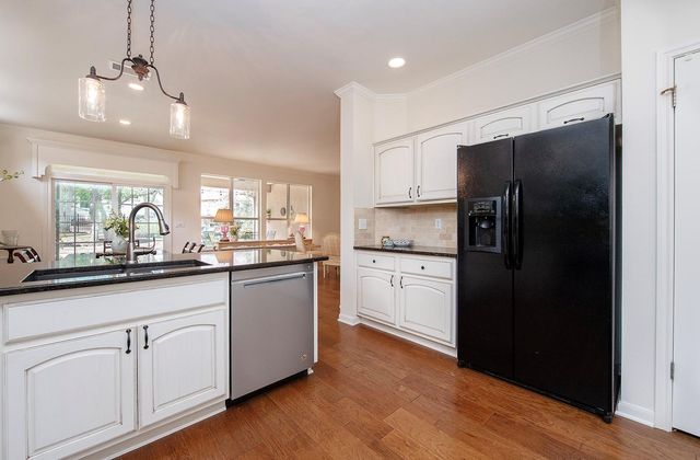 290 Whispering Wind DR, Georgetown, TX 78633