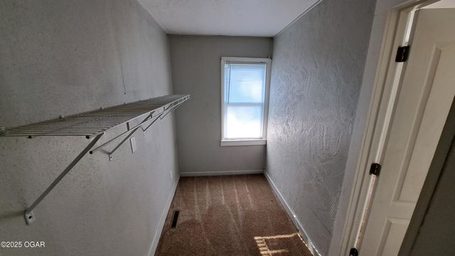 1302 S Iowa Avenue, Joplin, MO 64801