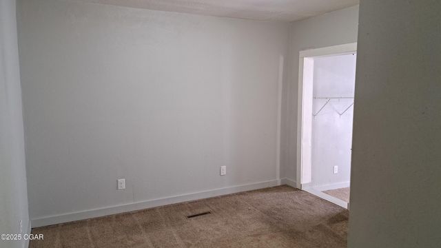 1302 S Iowa Avenue, Joplin, MO 64801