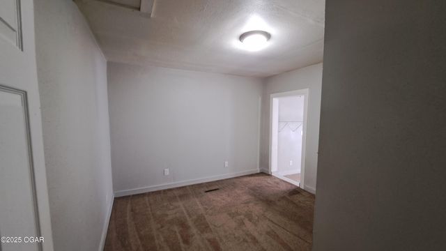 1302 S Iowa Avenue, Joplin, MO 64801