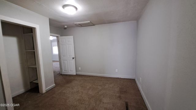 1302 S Iowa Avenue, Joplin, MO 64801