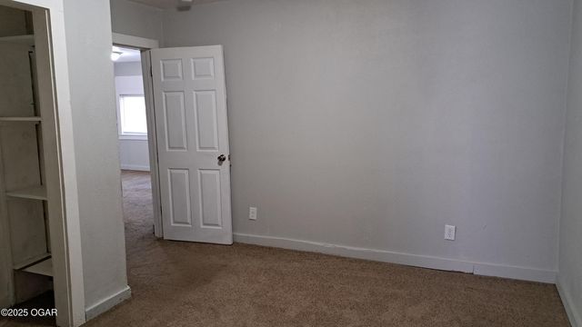 1302 S Iowa Avenue, Joplin, MO 64801