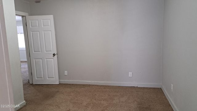 1302 S Iowa Avenue, Joplin, MO 64801