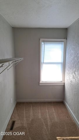 1302 S Iowa Avenue, Joplin, MO 64801