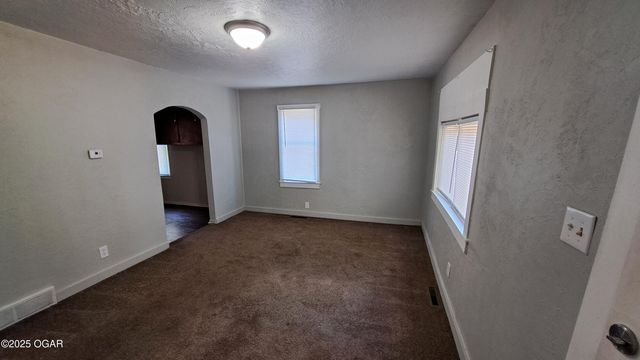 1302 S Iowa Avenue, Joplin, MO 64801