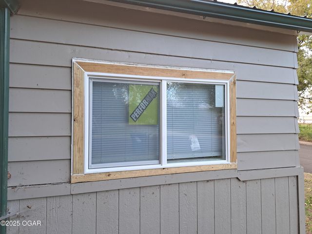 1302 S Iowa Avenue, Joplin, MO 64801