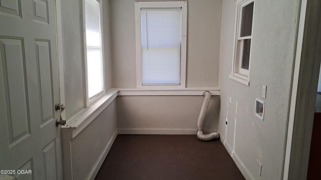 1302 S Iowa Avenue, Joplin, MO 64801