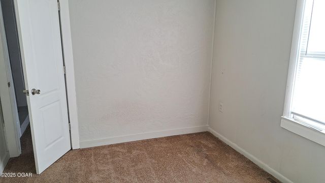 1302 S Iowa Avenue, Joplin, MO 64801