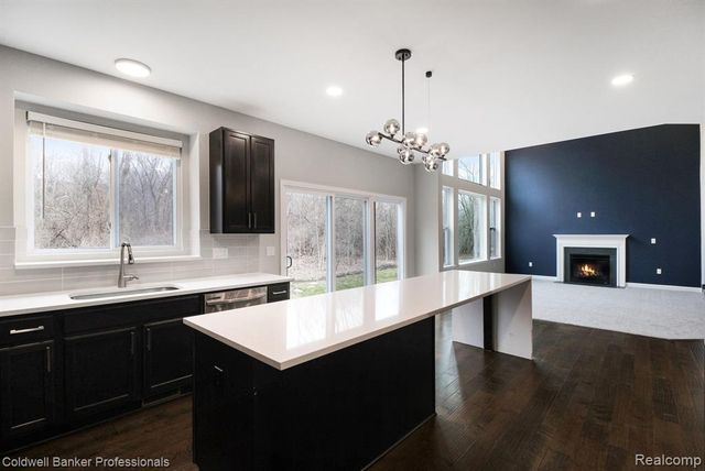 4817 W Stonegate Circle, Lake Orion, MI 48359