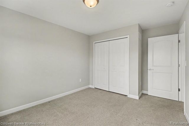 4817 W Stonegate Circle, Lake Orion, MI 48359