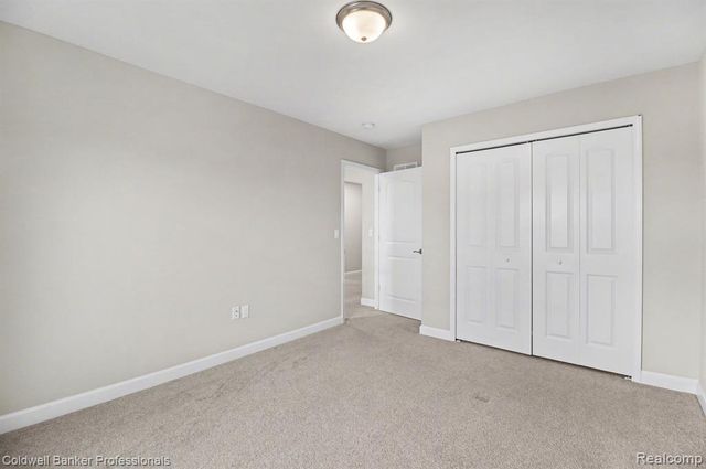 4817 W Stonegate Circle, Lake Orion, MI 48359