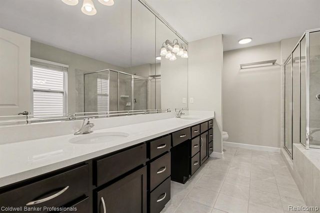 4817 W Stonegate Circle, Lake Orion, MI 48359