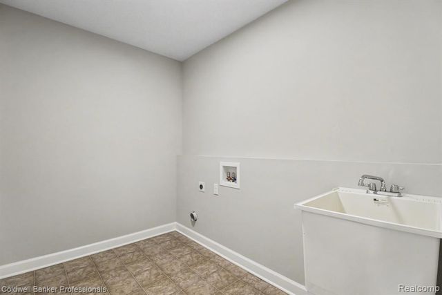 4817 W Stonegate Circle, Lake Orion, MI 48359