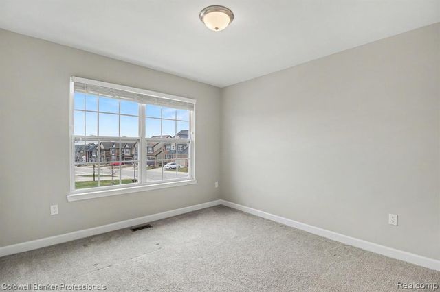 4817 W Stonegate Circle, Lake Orion, MI 48359