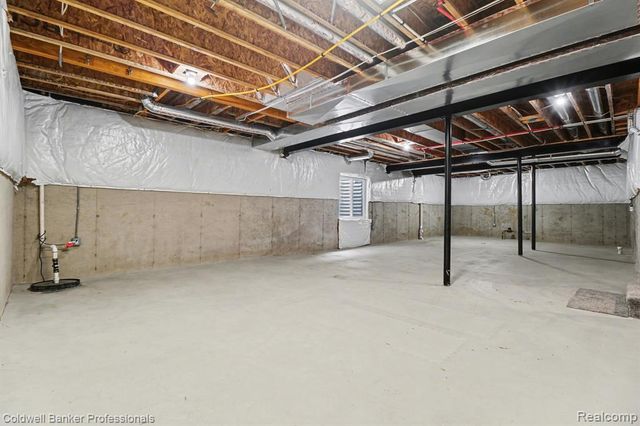 4817 W Stonegate Circle, Lake Orion, MI 48359