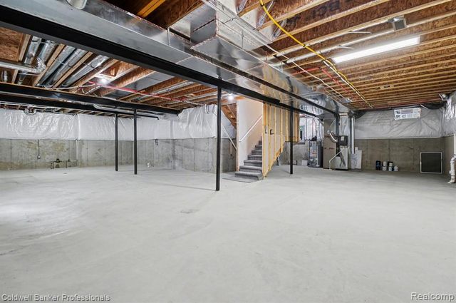 4817 W Stonegate Circle, Lake Orion, MI 48359