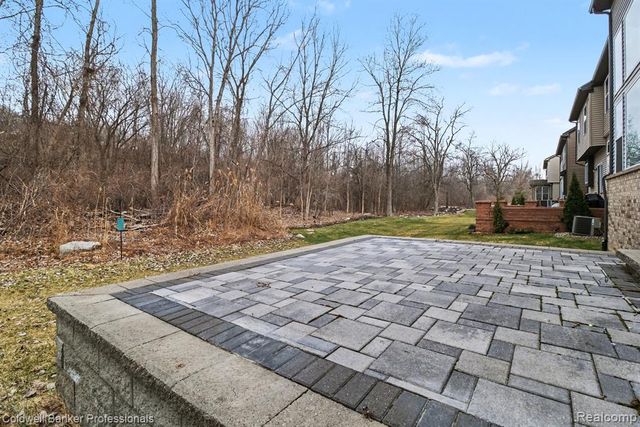 4817 W Stonegate Circle, Lake Orion, MI 48359