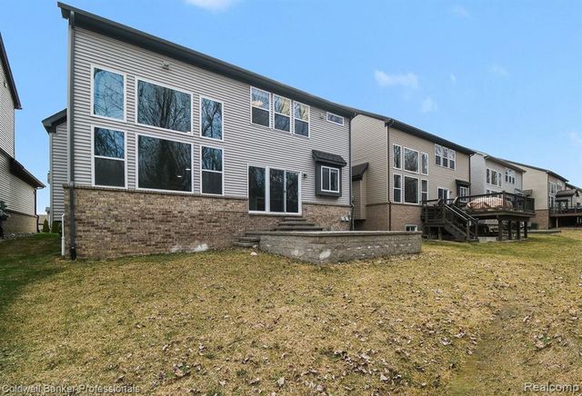 4817 W Stonegate Circle, Lake Orion, MI 48359