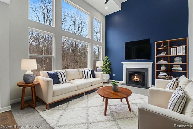 4817 W Stonegate Circle, Lake Orion, MI 48359