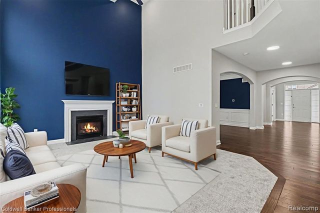 4817 W Stonegate Circle, Lake Orion, MI 48359