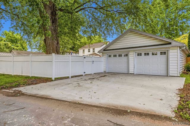 8660 Griffon Avenue, Niagara Falls, NY 14304