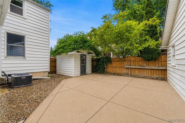 8660 Griffon Avenue, Niagara Falls, NY 14304