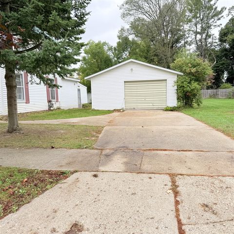 411 N Higbee Street, Reed City, MI 49677