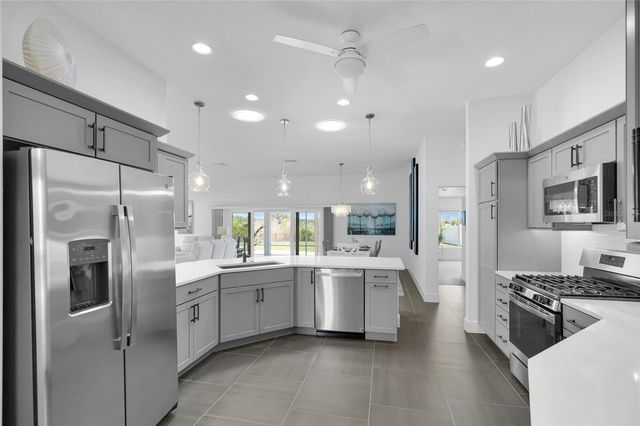 5495 HAWKINS DRIVE, The Villages, FL 32163