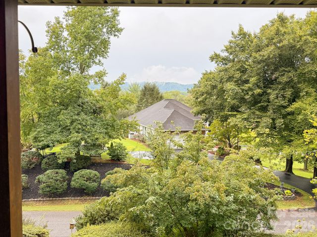 2008 Deep Woods Drive, Hendersonville, NC 28739