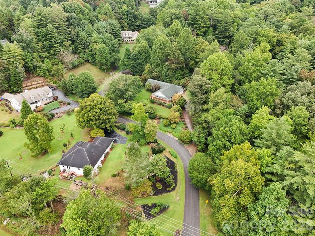 2008 Deep Woods Drive, Hendersonville, NC 28739
