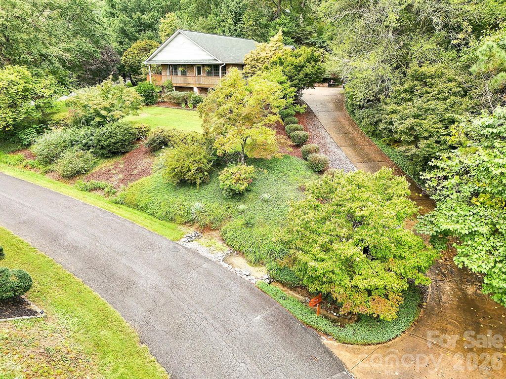 2008 Deep Woods Drive, Hendersonville, NC 28739