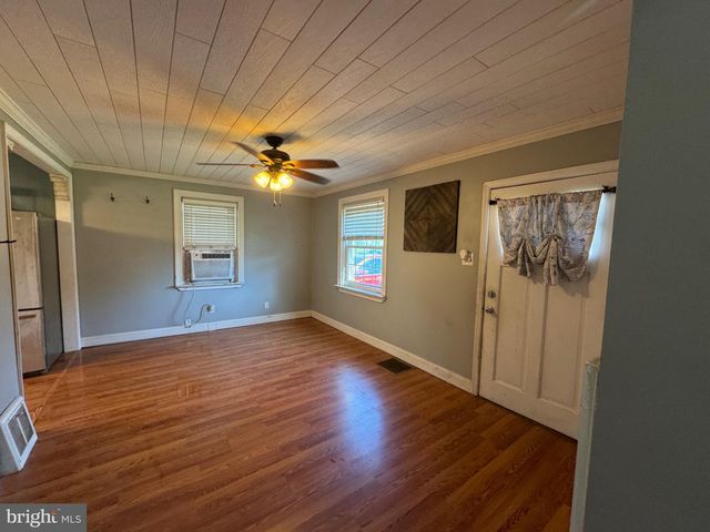 6 JAMES RD, Hatboro, PA 19040