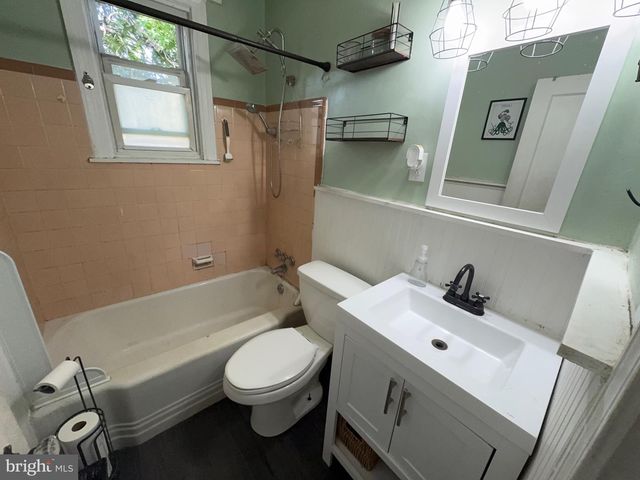 6 JAMES RD, Hatboro, PA 19040