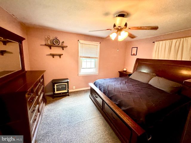 6 JAMES RD, Hatboro, PA 19040