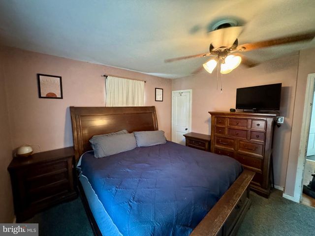 6 JAMES RD, Hatboro, PA 19040