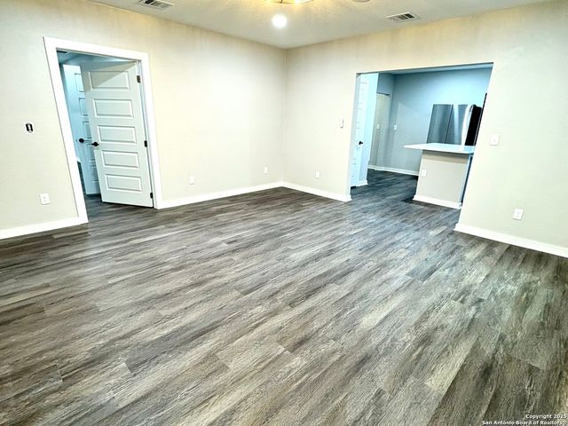 1614 Steves, San Antonio, TX 78210