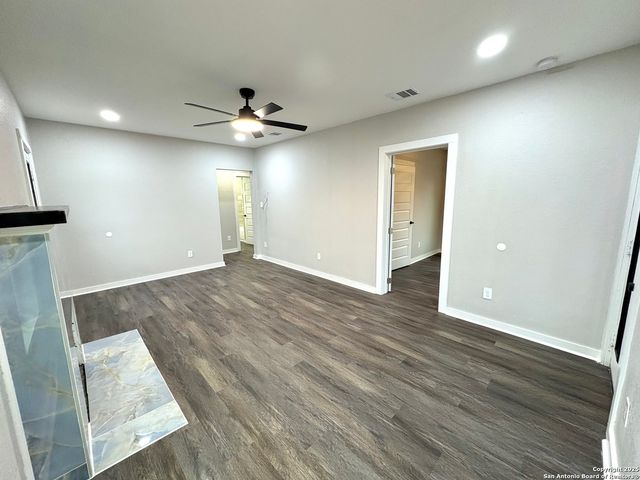 1614 Steves, San Antonio, TX 78210