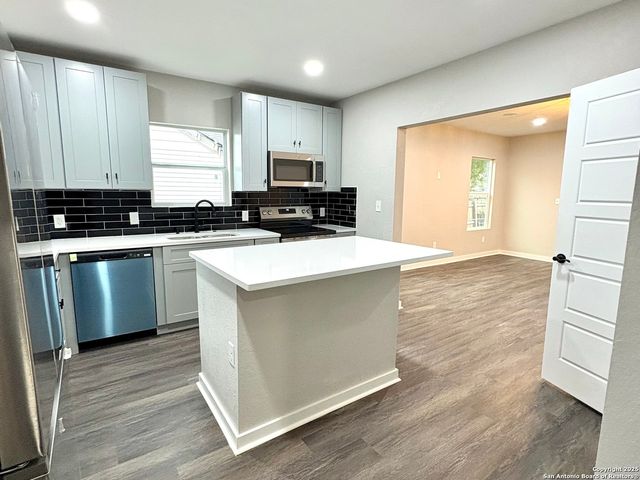 1614 Steves, San Antonio, TX 78210