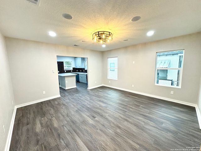 1614 Steves, San Antonio, TX 78210