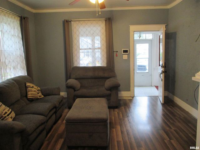 1013 S 8TH Street, Pekin, IL 61554