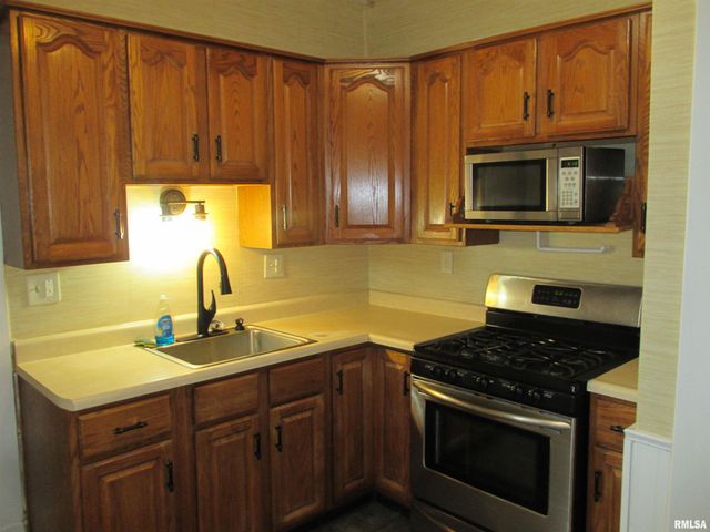 1013 S 8TH Street, Pekin, IL 61554