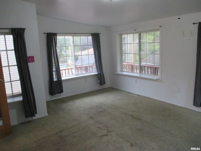 1013 S 8TH Street, Pekin, IL 61554