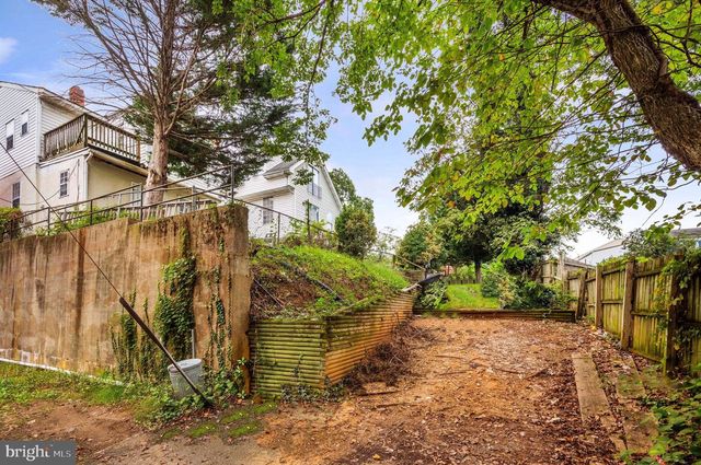 4227 GAULT PL NE, Washington, DC 20019